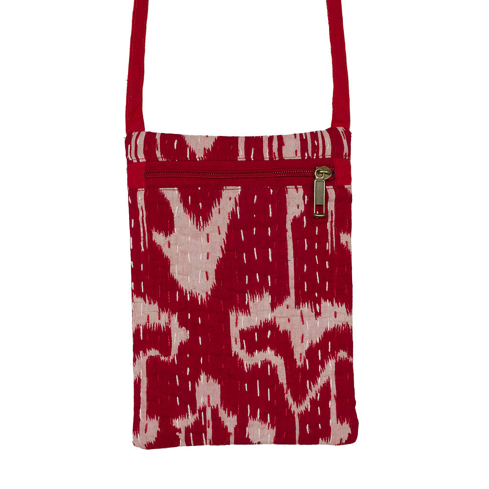 Sale Ikat Passport Bag - Rot Kantha Genäht, Reißverschluss von CamillaCostello