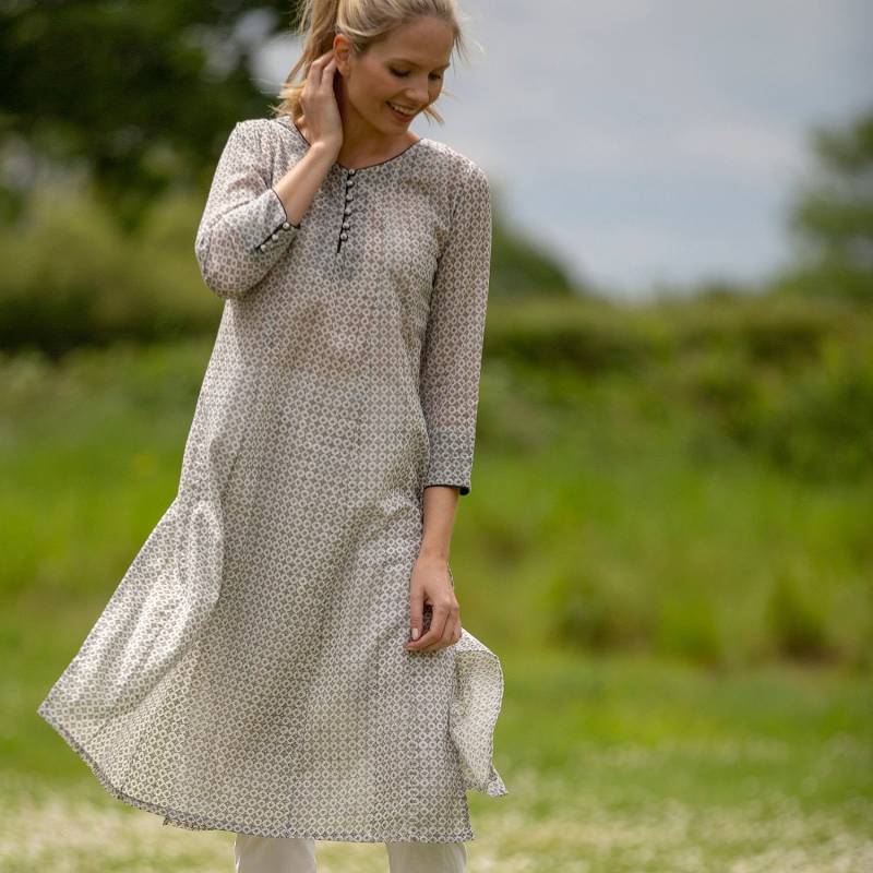 Sale Kali Dress - Olivegrün Kleines Design Auf Off White 100% Baumwolle von CamillaCostello