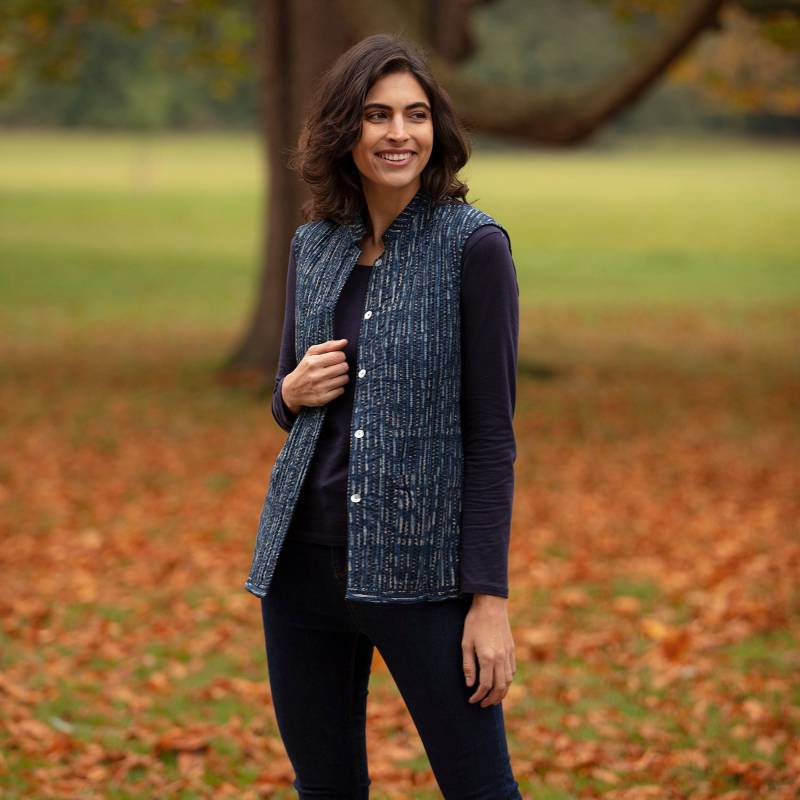 Sale Lange Gesteppte Baumwoll-Weste - Indigo-Muster. Reverse Navy Unisex Sale Lange Gesteppte Baumwoll-Weste - Indigo-Muster. Reverse Navy Unisex von CamillaCostello