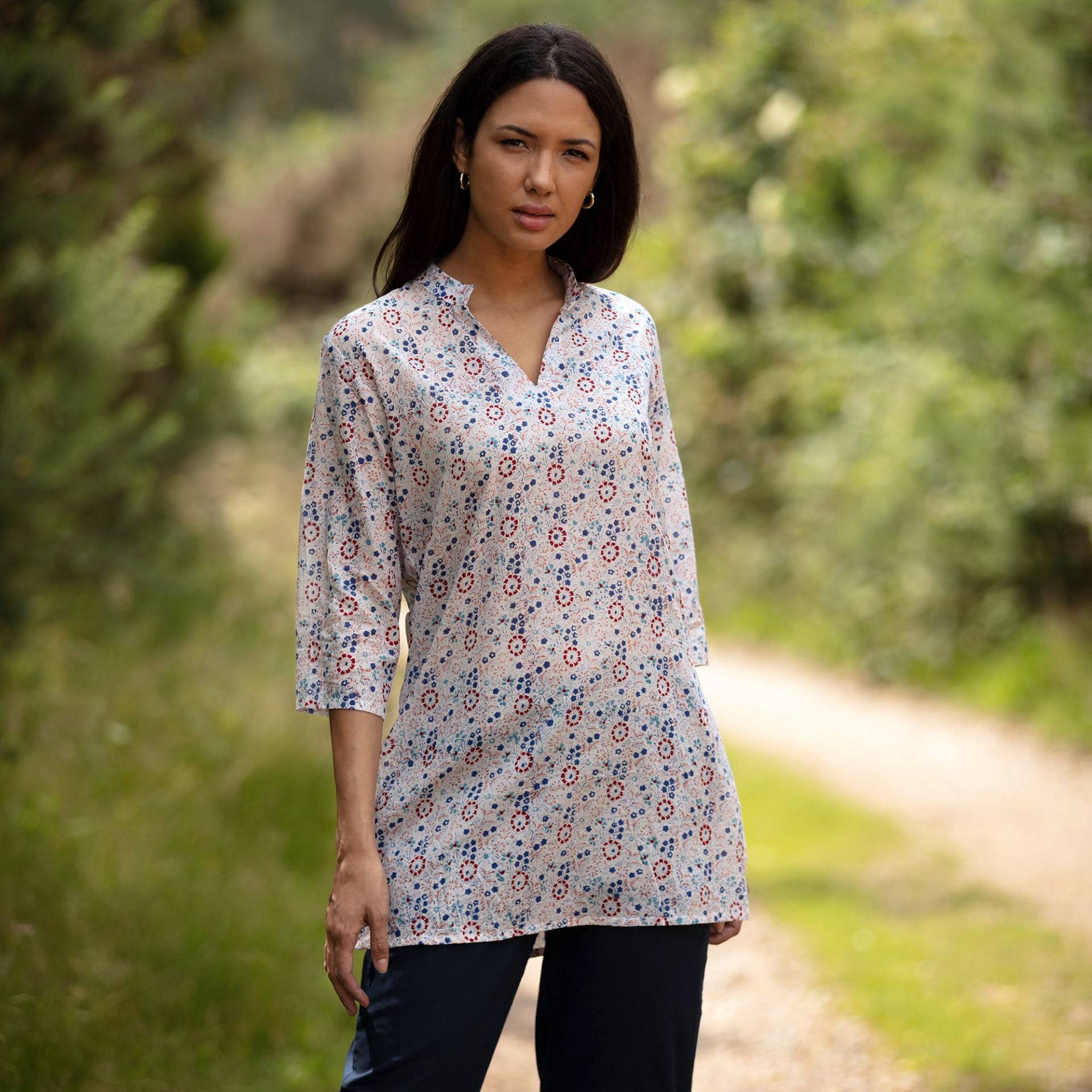 Sale Langes Kurta Top - Alle Größen Style 1 Weiß Mit Kleinen Blumen 100% Leichte Baumwolle von CamillaCostello