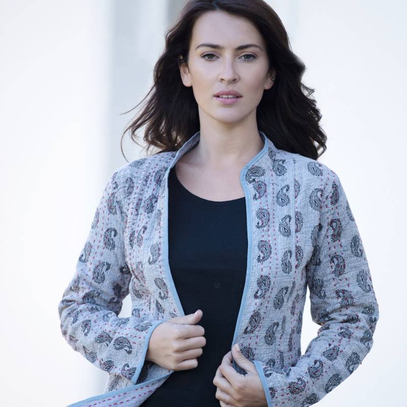 Sale Paisley Long Jacke - Grau Mit Schwarzem Paisley-Design Sale Paisley Long Jacke - Grau Mit Schwarzem Paisley-Design von CamillaCostello