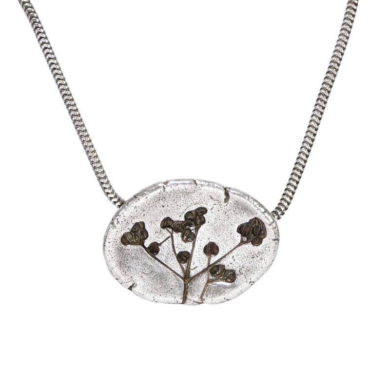 Sterling Silber Halskette Anhänger Gepunzten Konkaven Stein Petersilie Wildblumen Kernkopf Natur Bio Sterling Silber Halskette Anhänger Gepunzten Konkaven Stein Petersilie Wildblumen Kernkopf Natur Bio von CamillaWestJewellery