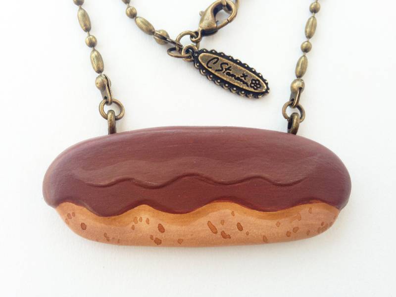 Schokoladenglasierte Donut Halskette Schokoladenglasierte Donut Halskette von CamilleStancinLA
