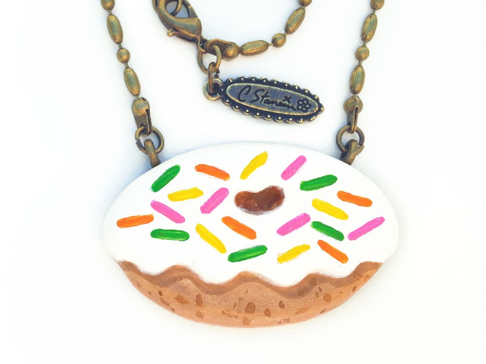 streuen Sie Kuchen-Donut-Halskette streuen Sie Kuchen-Donut-Halskette von CamilleStancinLA