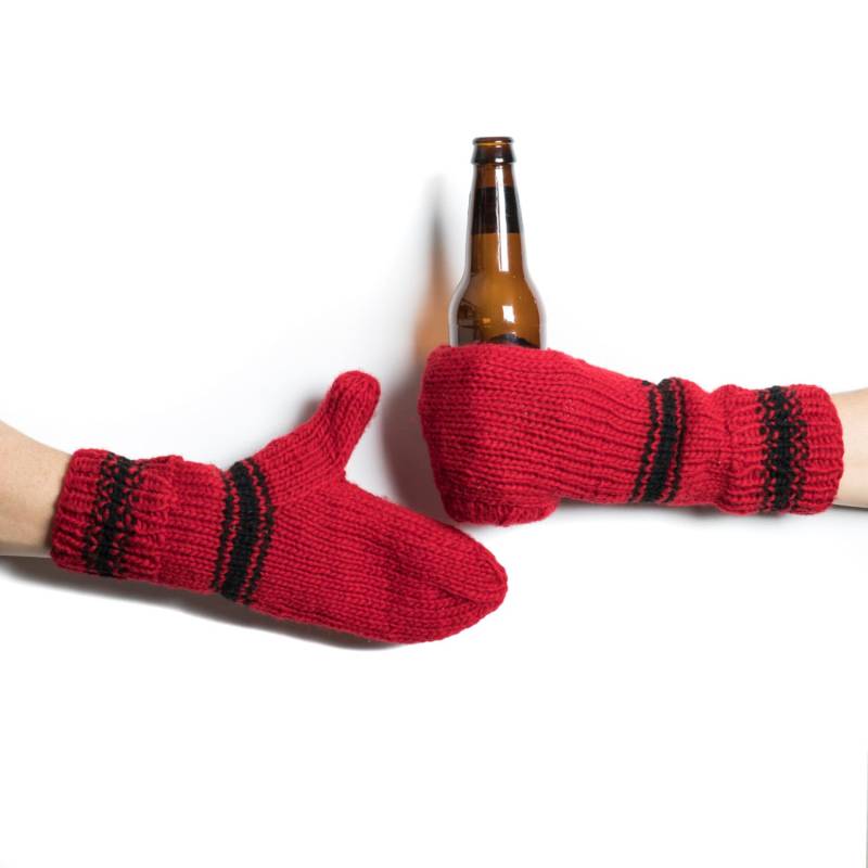Handgestrickte Bier Handschuhe Rote & Schwarze Wolle Trink-Handschuhe von CampKitschyKnits
