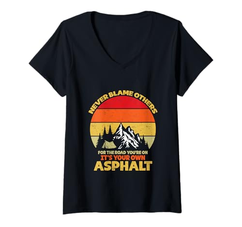 Damen Camping Pfadfinder Berg Wandern Wald Campers Abenteuer T-Shirt mit V-Ausschnitt Damen Camping Pfadfinder Berg Wandern Wald Campers Abenteuer T-Shirt mit V-Ausschnitt von Camping and Hiking Designs