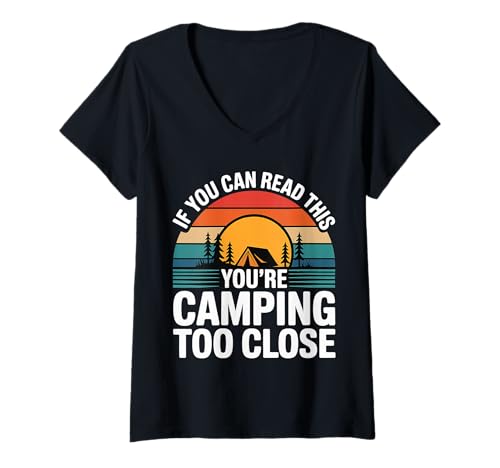 Damen If You Can Read This You're Camping Too Close ||- T-Shirt mit V-Ausschnitt Damen If You Can Read This You're Camping Too Close ||- T-Shirt mit V-Ausschnitt von Campingplatz Camper Distanz Humor
