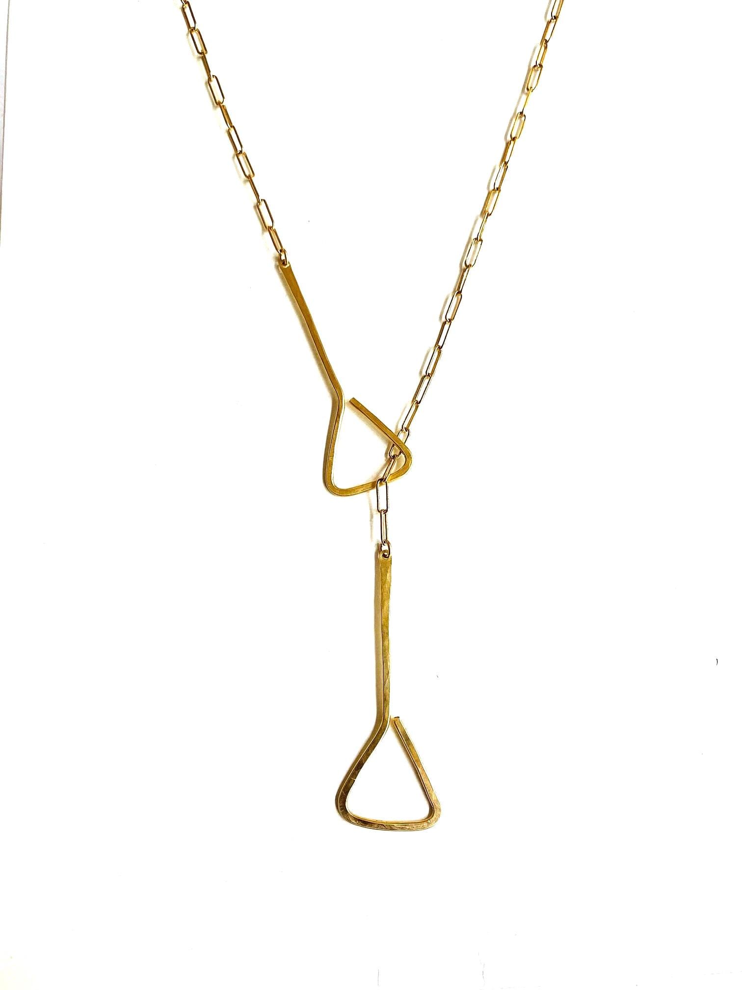 Vortex Lariat Halskette, Goldene Lariat Halskette, Dreieckige Gehämmerte Messing Dreieck Halskette Vortex Lariat Halskette, Goldene Lariat Halskette, Dreieckige Gehämmerte Messing Dreieck Halskette von CanDidArtAccessories