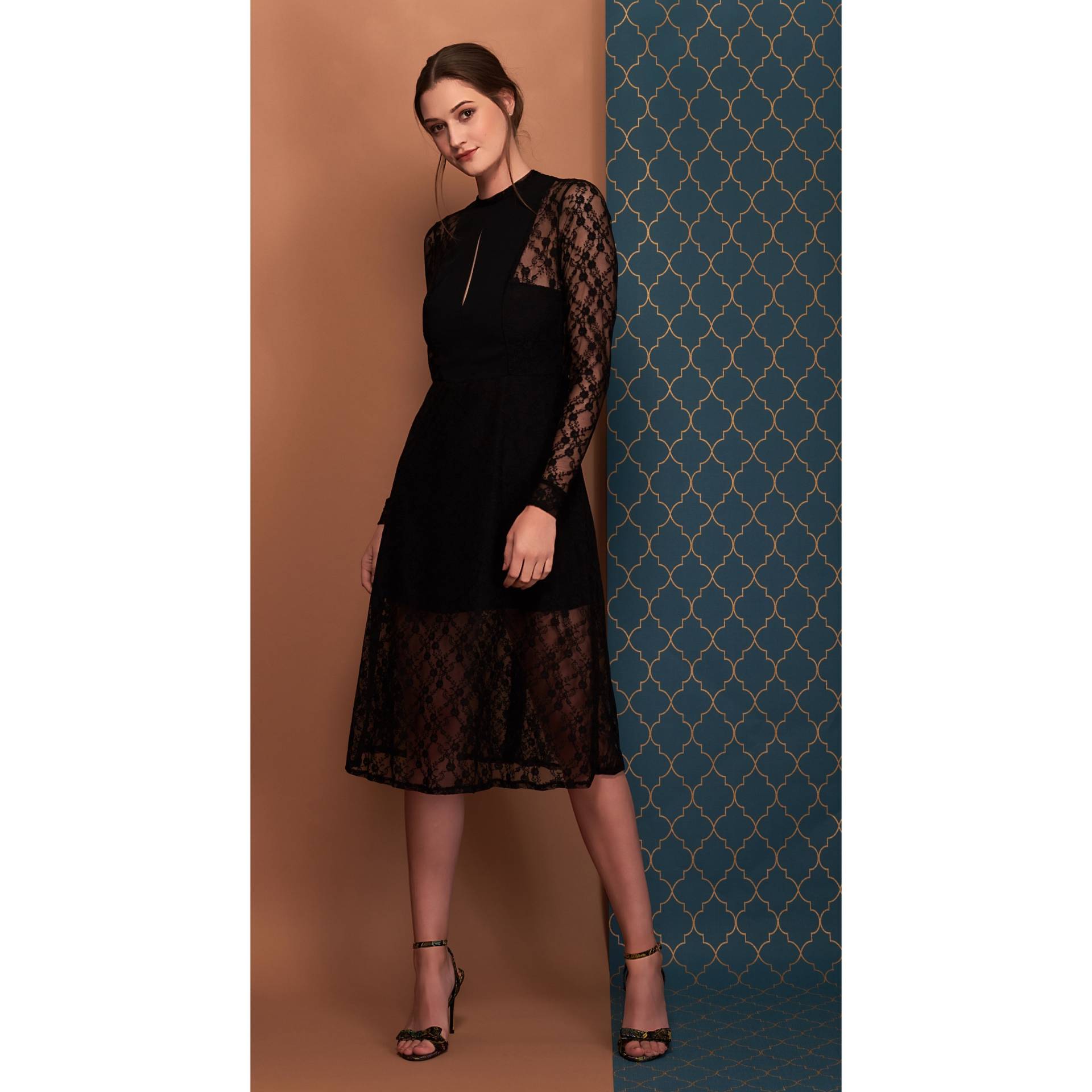 Amelie Spitzenkleid in Schwarz Amelie Spitzenkleid in Schwarz von CandVBoutique