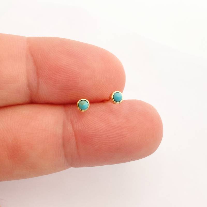 Zierliche Türkis Ohrstecker 18K Gold Sterling Silber Mini Ohrringe von CandelaJoies