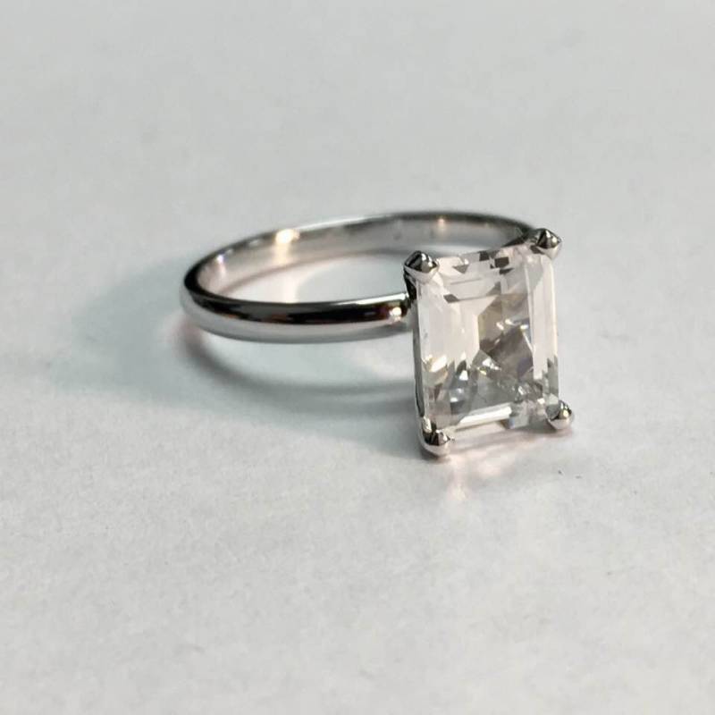 14 K Echte Weiße Saphir Smaragd/Radiant Solitär Verlobungsring von Candiesthings