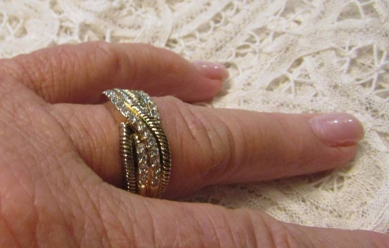 Breiter Damenring Mit Lab-Diamanten von Candiesthings