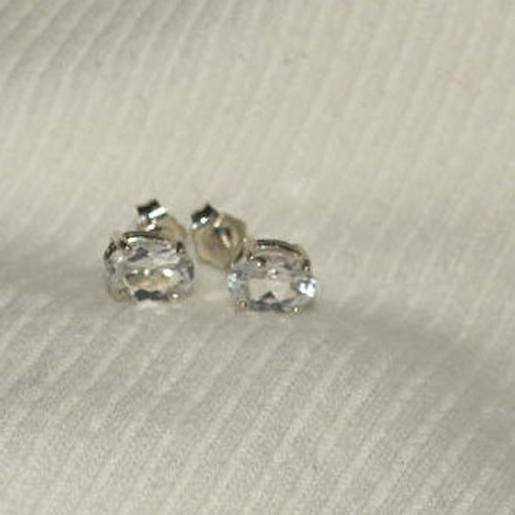 Echte Oval Weißer Saphir Ohrringe von Candiesthings