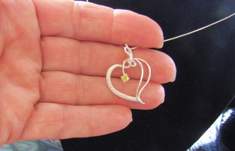 Süßer Herz Anhänger Mit Echtem Gelben Saphir von Candiesthings