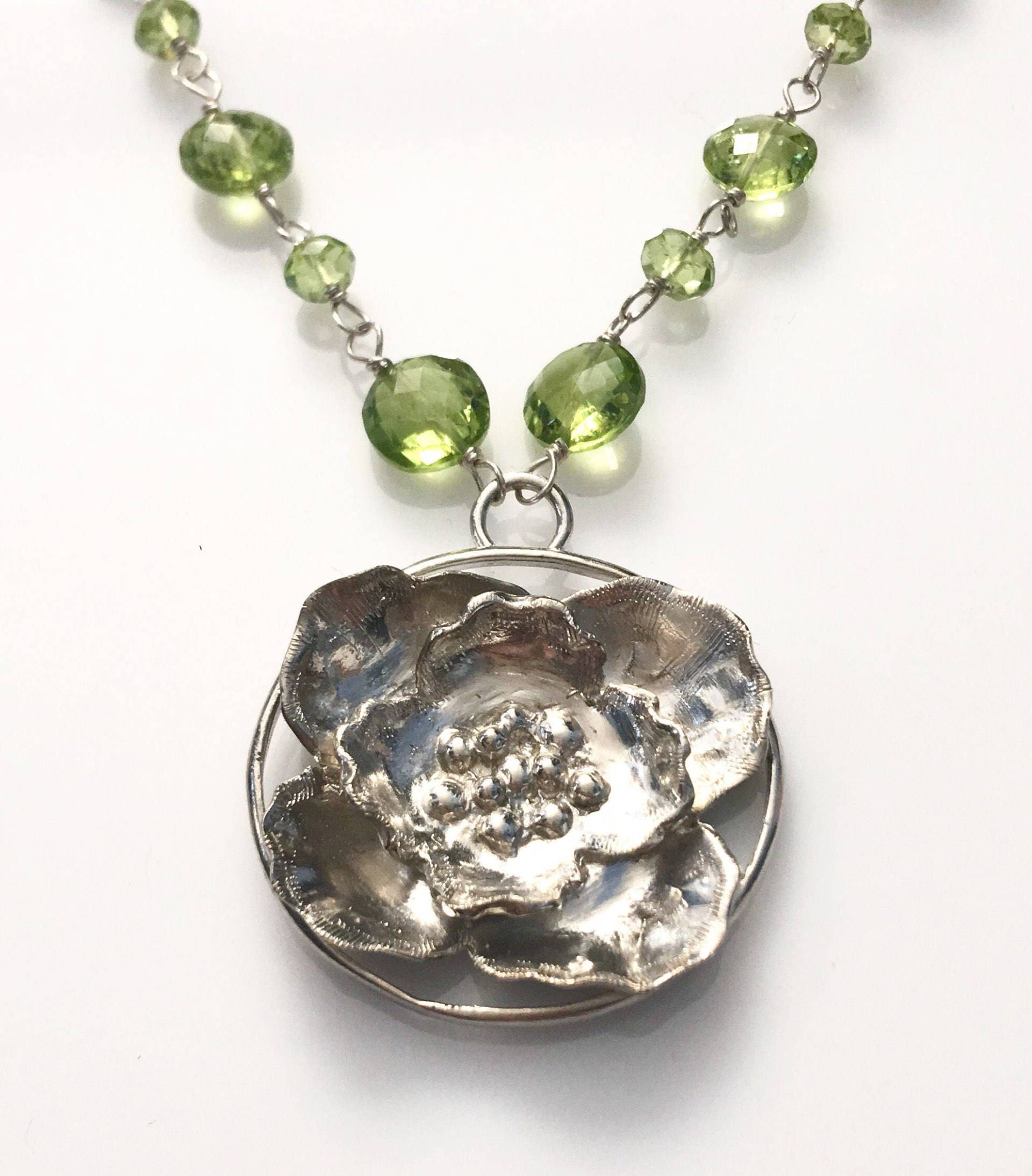 Mohn Sterling Silber Halskette Mit Peridot Kette Mohn Sterling Silber Halskette Mit Peridot Kette von CandyBeadsJewelry