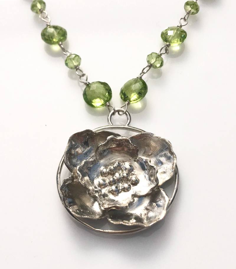 Mohn Sterling Silber Halskette Mit Peridot Kette Mohn Sterling Silber Halskette Mit Peridot Kette von CandyBeadsJewelry