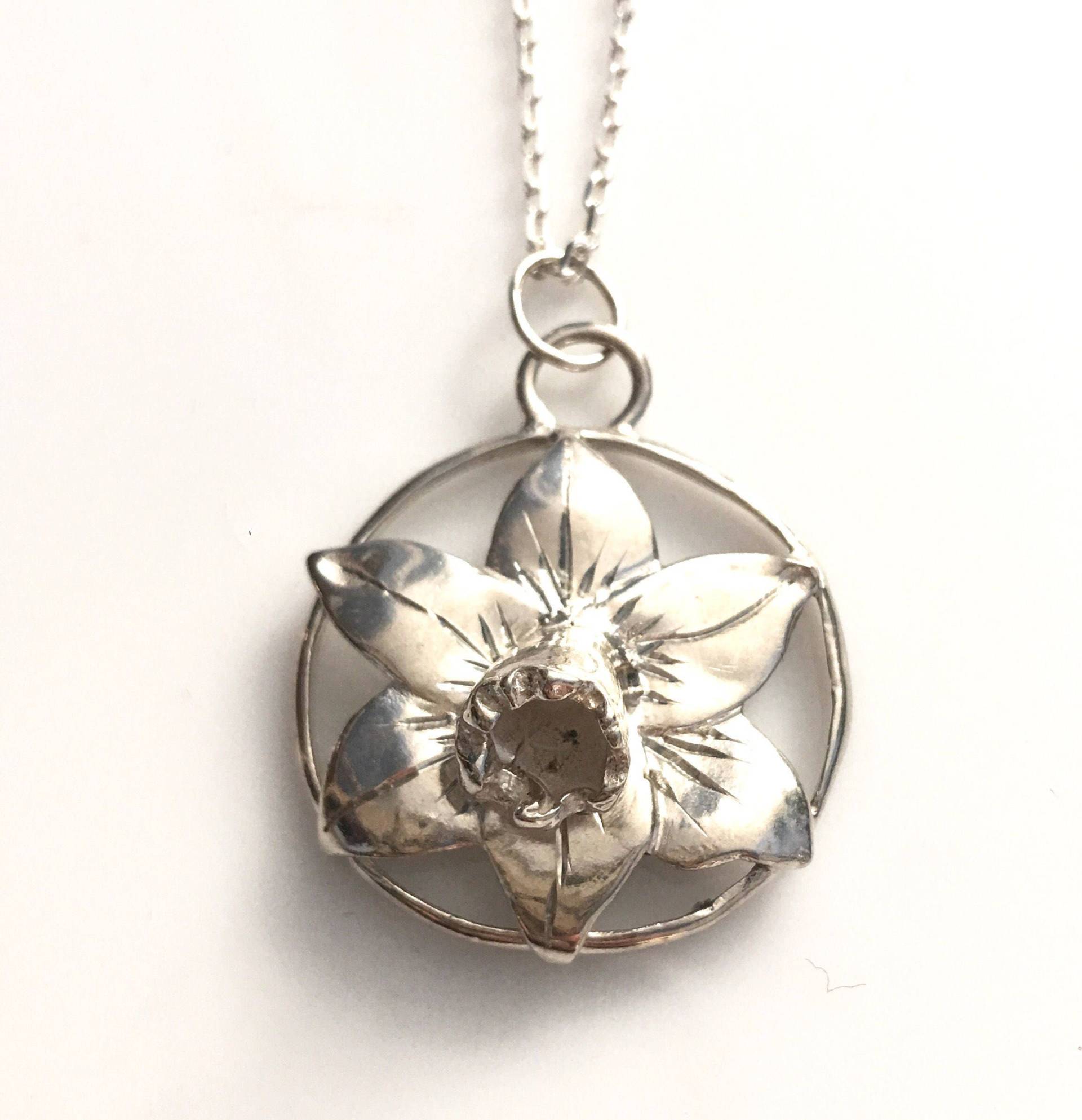 sterling Silber Narzissen Anhänger sterling Silber Narzissen Anhänger von CandyBeadsJewelry