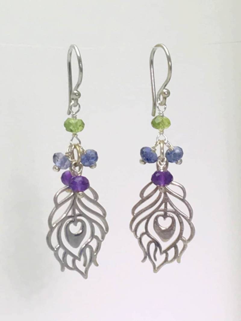 sterling Silber Pfau Federohrringe Mit Amethyst, Iolith Und Peridot sterling Silber Pfau Federohrringe Mit Amethyst, Iolith Und Peridot von CandyBeadsJewelry