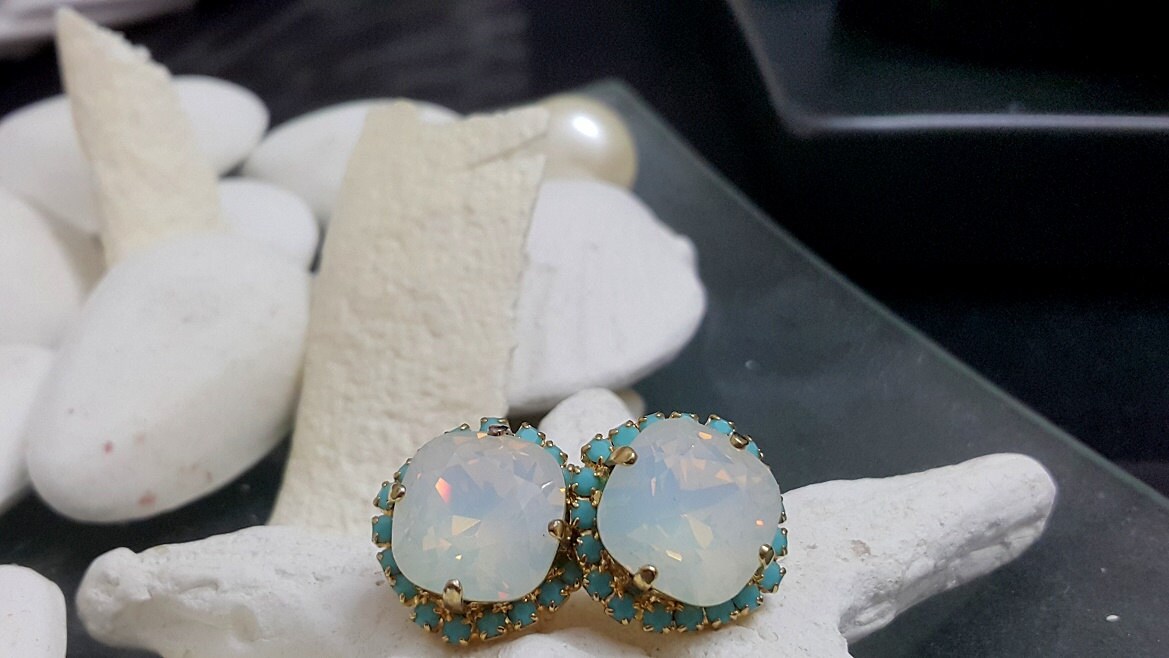Opal Swarovski Ohrstecker, 14K Gold Gefüllt, Türkis Akzent von CandyCrystalsJewelry