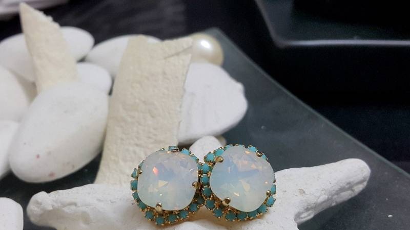 Opal Swarovski Ohrstecker, 14K Gold Gefüllt, Türkis Akzent von CandyCrystalsJewelry