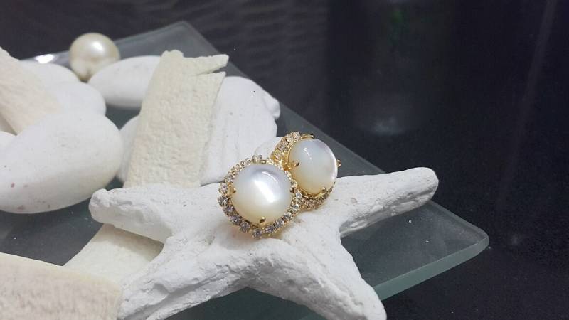 Perlmutt Ohrstecker, 14K Gold Gefüllt, Swarovski Strass von CandyCrystalsJewelry