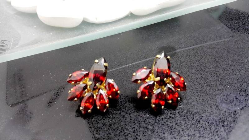 Swarovski Ohrringe, Braut Ohrstecker, Granat Brautjungfern Januar Gold Filled Ohrstecker von CandyCrystalsJewelry