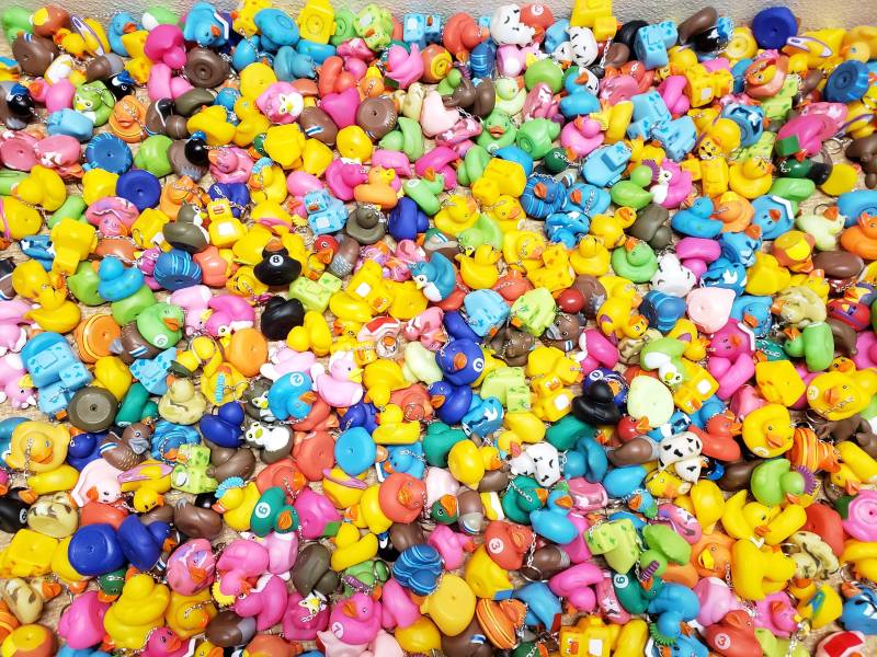 Gummi-Enten-Gastgeschenk-Schlüsselanhänger - Massenkauf-Jeep Ducking-Großhandelsbündel Gummi-Enten-Gastgeschenk-Schlüsselanhänger - Massenkauf-Jeep Ducking-Großhandelsbündel von CandyMountainCrafts