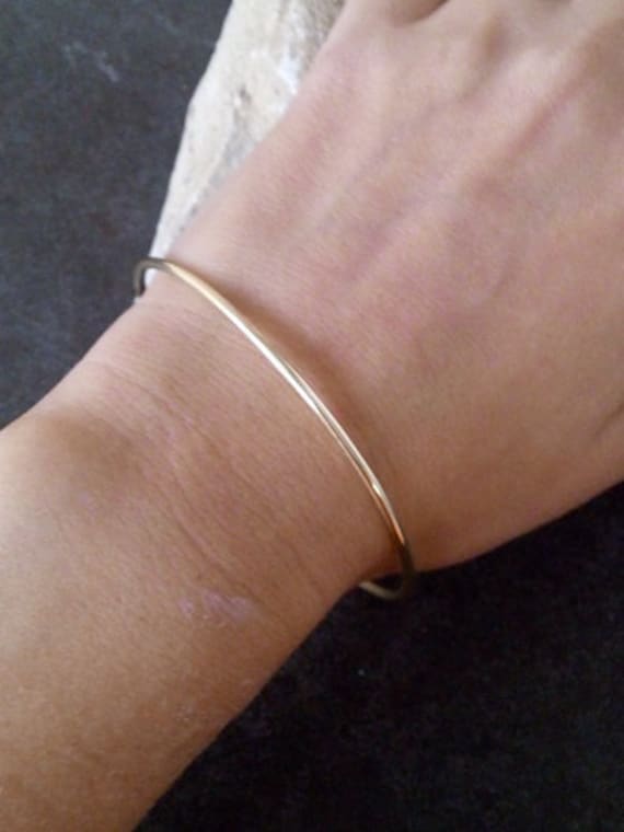 14K Gold Filled Armreif Zartes Stacking-Armband von CandySimpleJewelry
