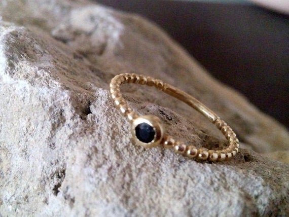 14K Gold Filled Onyx Ring Bezel Set Edelstein Stapelring 14K Gold Filled Onyx Ring Bezel Set Edelstein Stapelring von CandySimpleJewelry