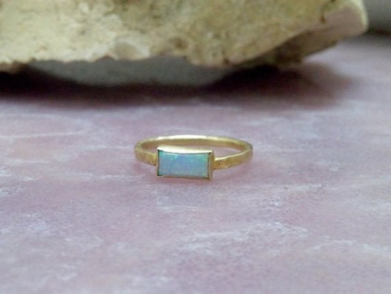 14K Gold Filled Rechteck Lab Opal Ring Oktober Geburtsstein von CandySimpleJewelry