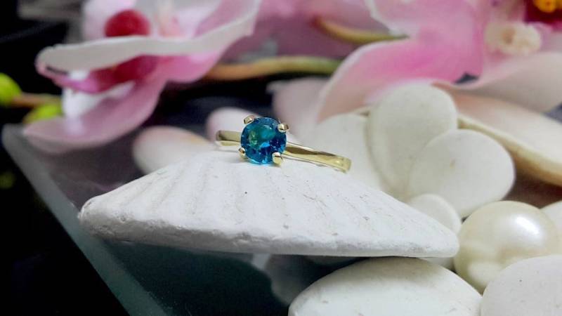 Blautopas Ring 14K Gold Filled Stacking Ring von CandySimpleJewelry