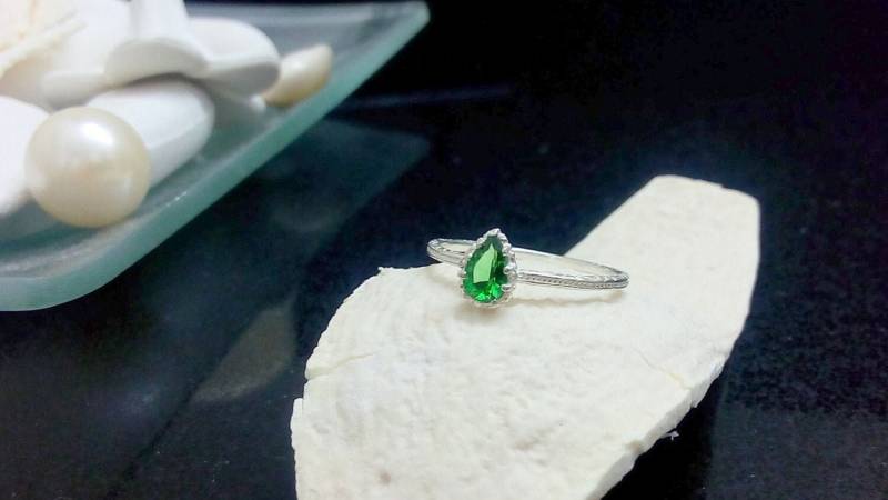 Dünner Labrador Smaragd Ring Stapelring Aus 925Er Silber von CandySimpleJewelry