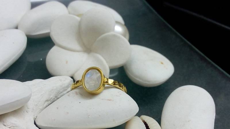 Gold Filled Mondstein Ring Juni Birthstone Stacking Band von CandySimpleJewelry