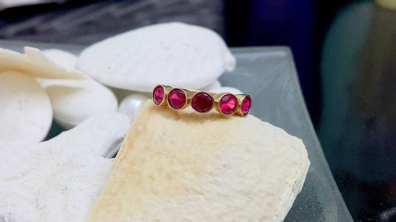 Gold Filled Rubin Stacking Ring Zartes Edelstein Band von CandySimpleJewelry