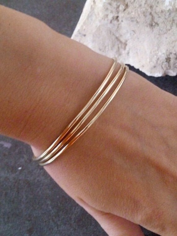 Gold Filled Stacking Armreifen - Set Mit 3 Einfachen Armbändern von CandySimpleJewelry