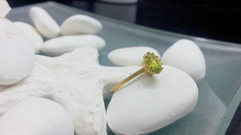 Gold Peridot Ring August Geburtsstein, 14K Fill von CandySimpleJewelry