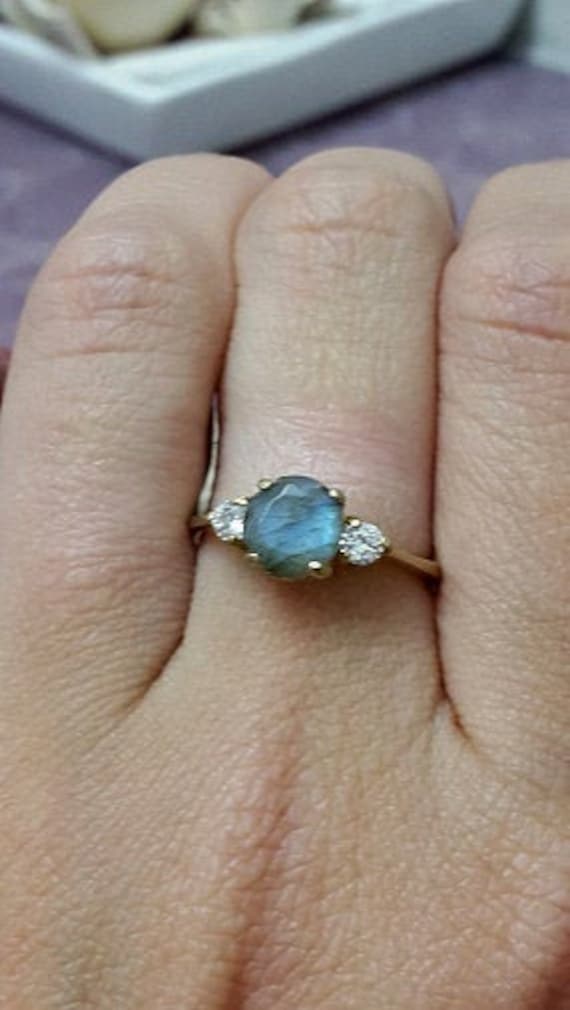 Labradorit Drei Stein Ring 14K Gold Filled Verlobungsring von CandySimpleJewelry