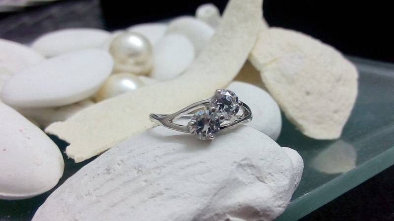 Personalisierter Sterling Silber Zwei-Stein-Ring Paare Birthstone Ring von CandySimpleJewelry