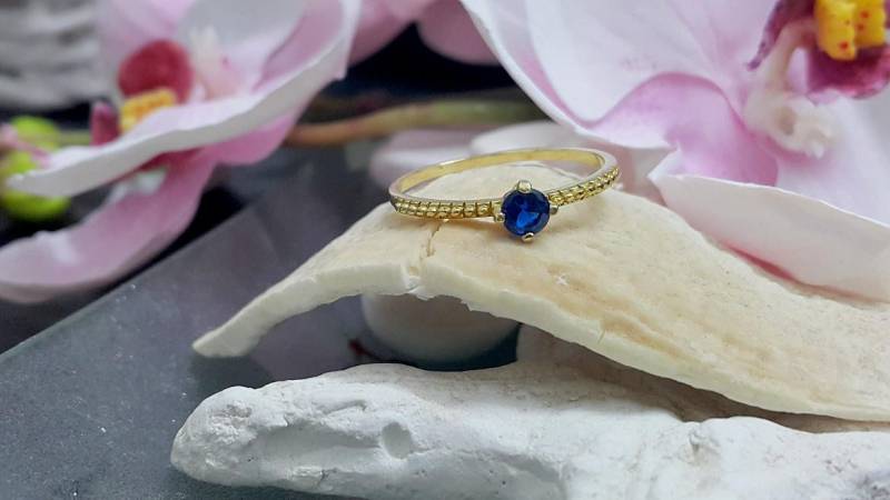 Saphir Ring 14K Gold Filled Runder Edelstein Ring von CandySimpleJewelry