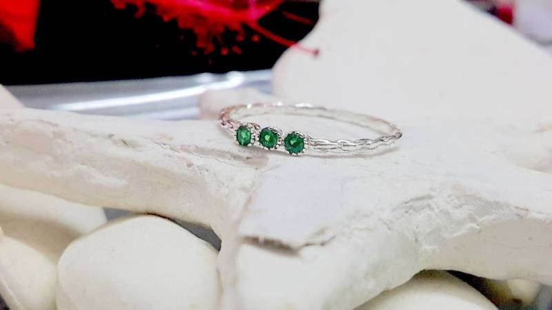 Sterling Silber Ring Stapelring Mit Smaragd von CandySimpleJewelry