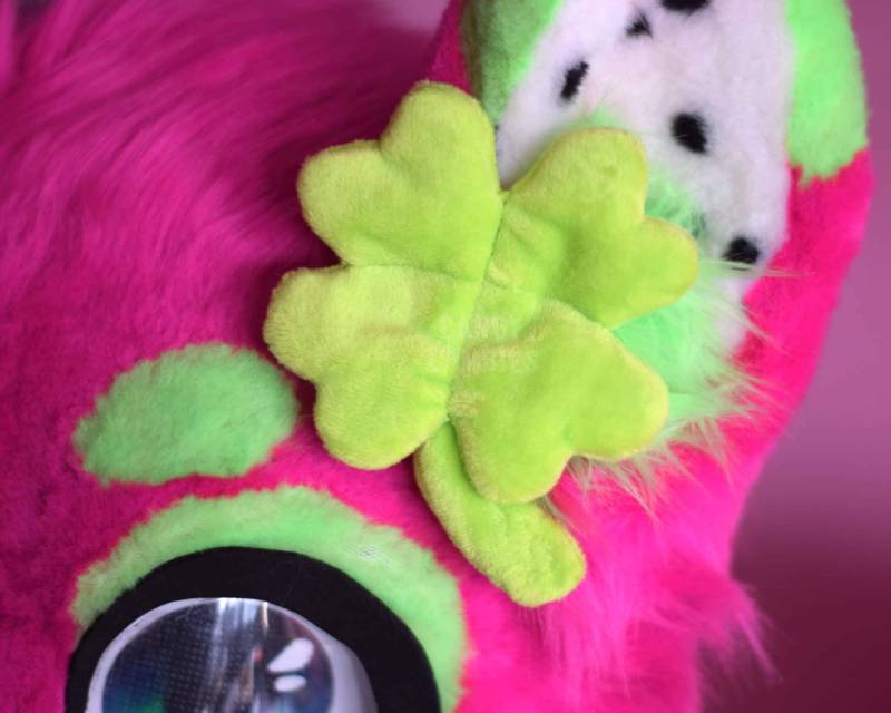 Fursuit Prop Kleeblatt - Haarspange Vierblättriges Furry Blatt Plüsch Accessoires Jewelry Deko von CandyZombies