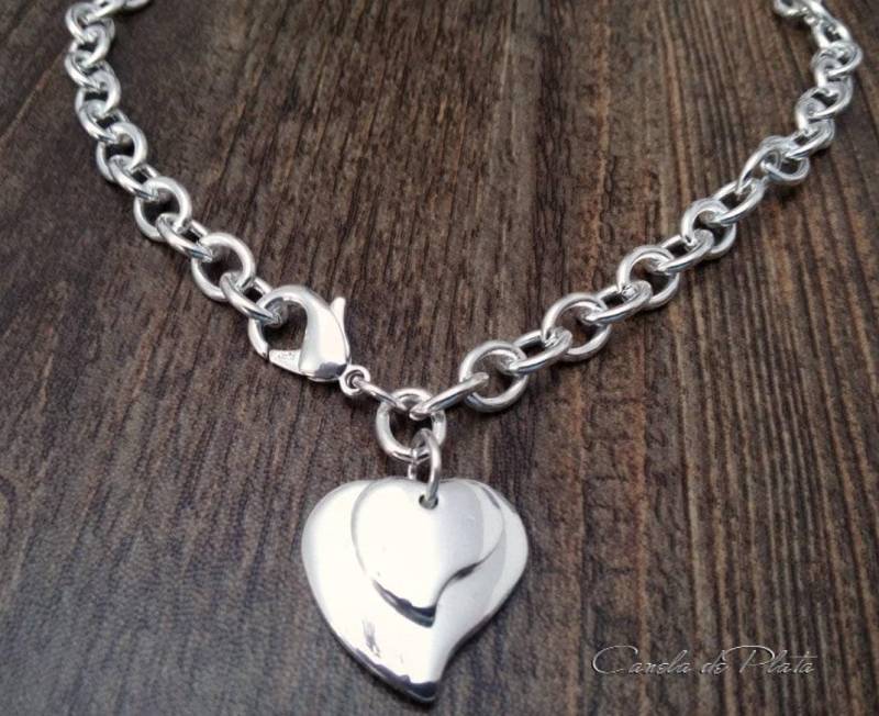 925 Versilberte Halskette Mit Einer Dicken Kette Und Einem Doppelherzanhänger Knebelverschluss 925 Versilberte Halskette Mit Einer Dicken Kette Und Einem Doppelherzanhänger Knebelverschluss von CaneladePlata