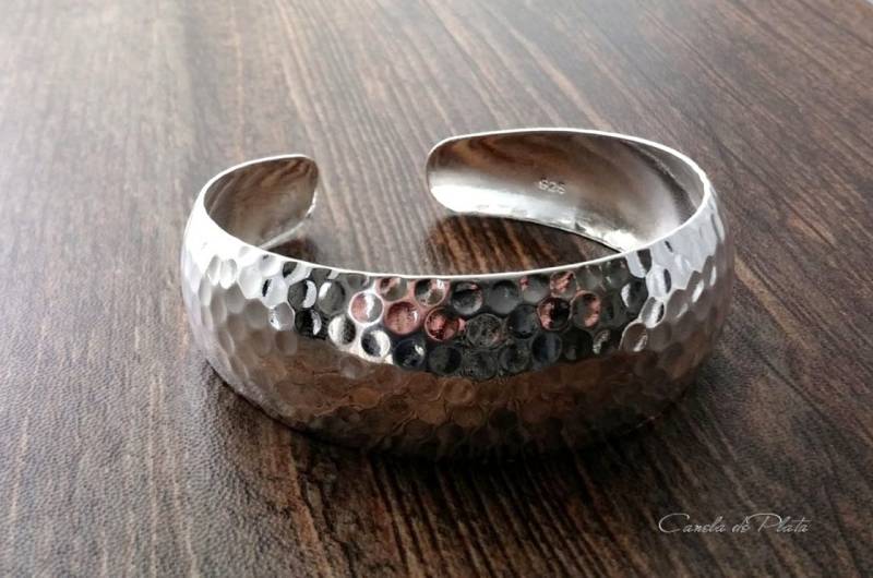 Armband Aus Gehämmertem Silber. Breites 925Er-Silber. Armreif Armband Aus Gehämmertem Silber. Breites 925Er-Silber. Armreif von CaneladePlata