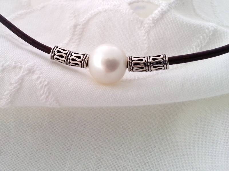 Halsband Aus Leder, Sterlingsilber Und Süßwasserperlen Halsband Aus Leder, Sterlingsilber Und Süßwasserperlen von CaneladePlata