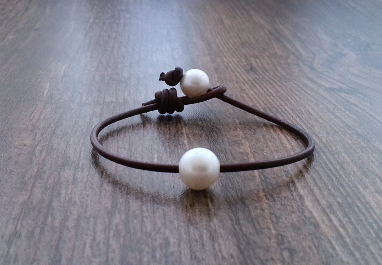 Lederarmband Und Einzige Süßwasserperle Lederarmband Und Einzige Süßwasserperle von CaneladePlata