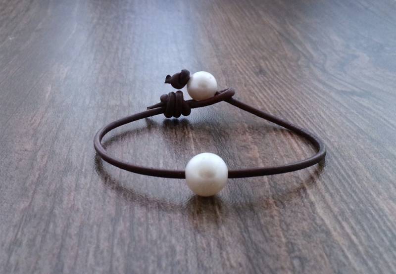Lederarmband Und Einzige Süßwasserperle von CaneladePlata