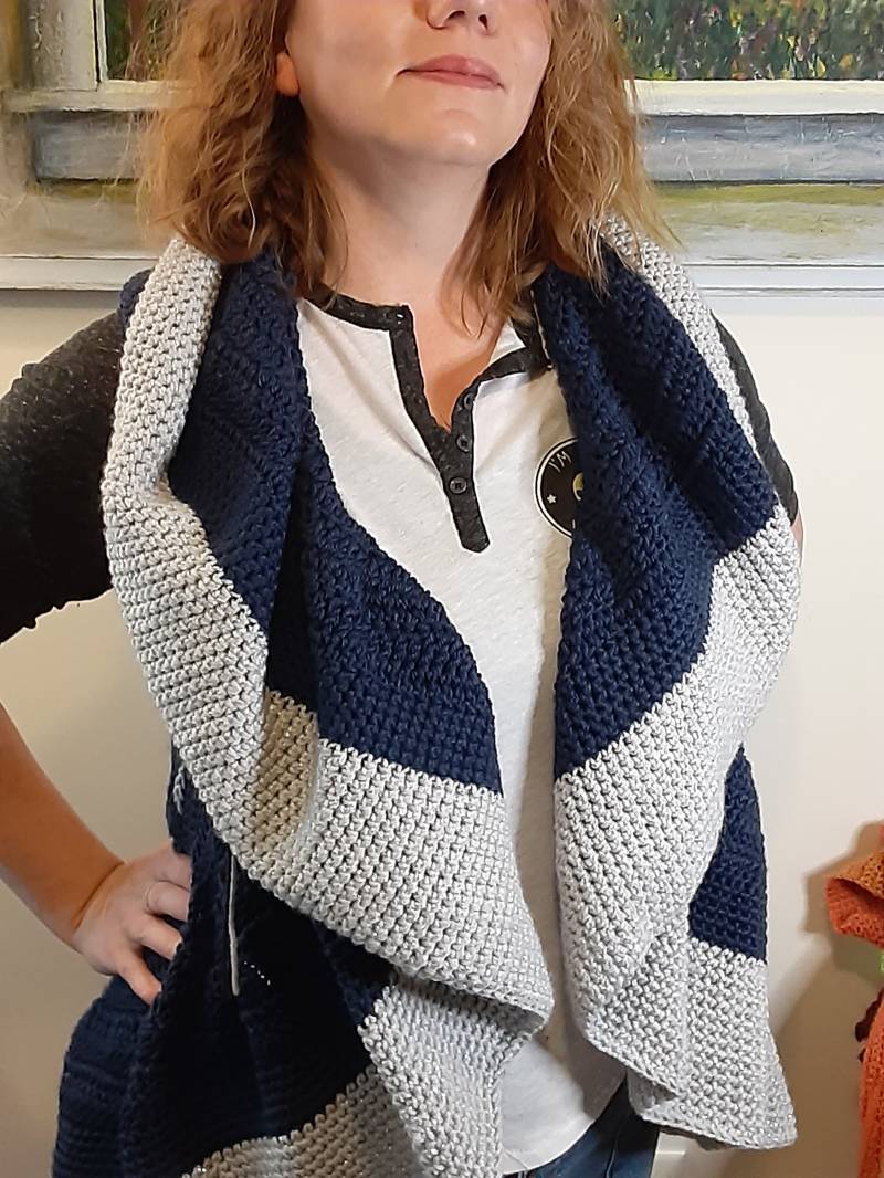 Gehäkelter Cabrio Poncho, Mehrere Tragemöglichkeiten, Handgemachte Schal Multi-Look von CannasCreationz