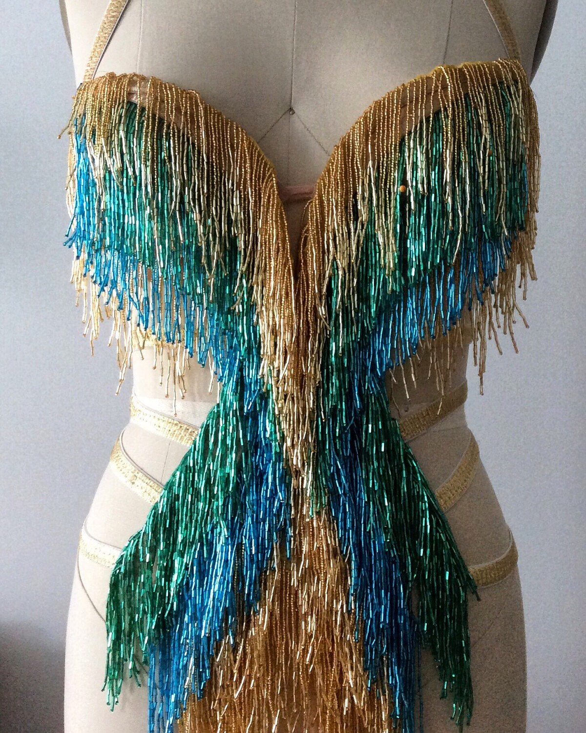 Gold, Blau, Grün Schimmerndes Kostüm, Ein Stück Gold, Blau, Grün Schimmerndes Kostüm, Ein Stück von CanovaStudio
