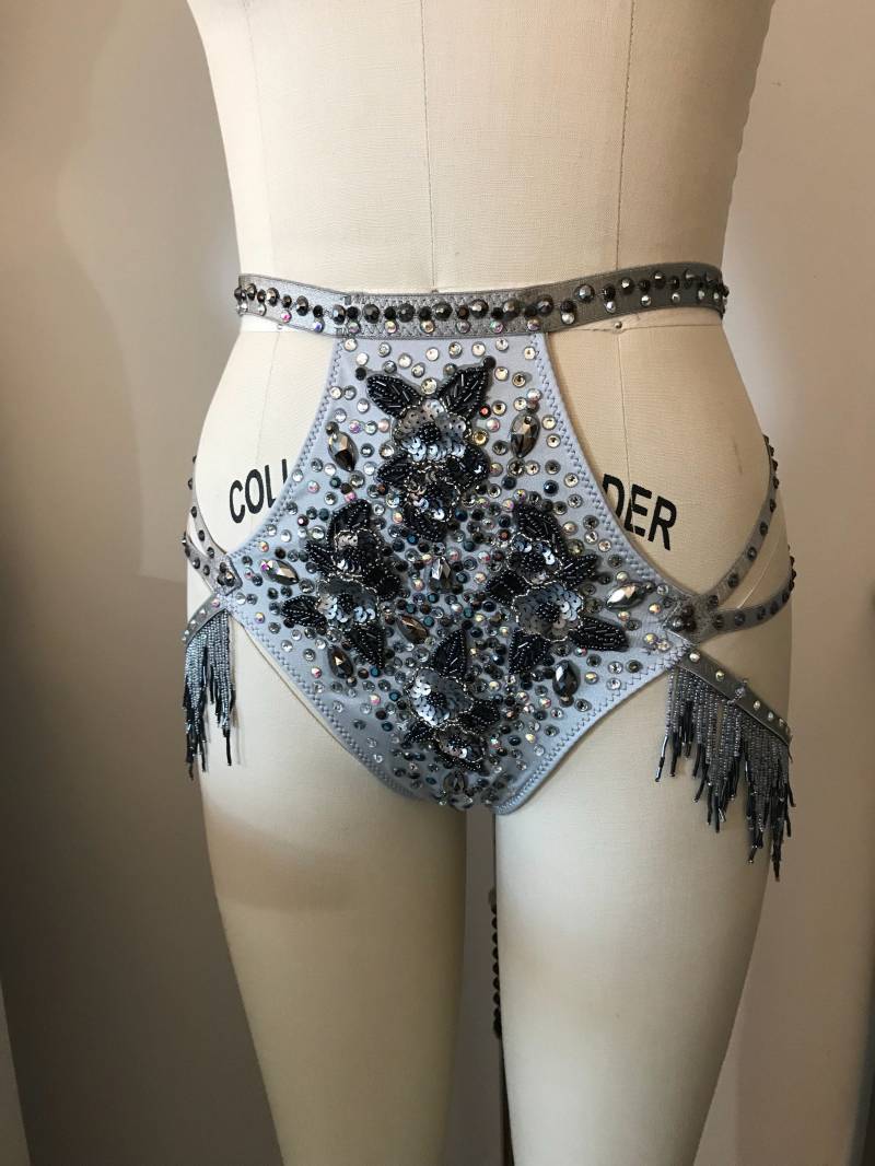 Hoch Tailliertes Höschen Mit Shimmy Gürteln Hoch Tailliertes Höschen Mit Shimmy Gürteln von CanovaStudio