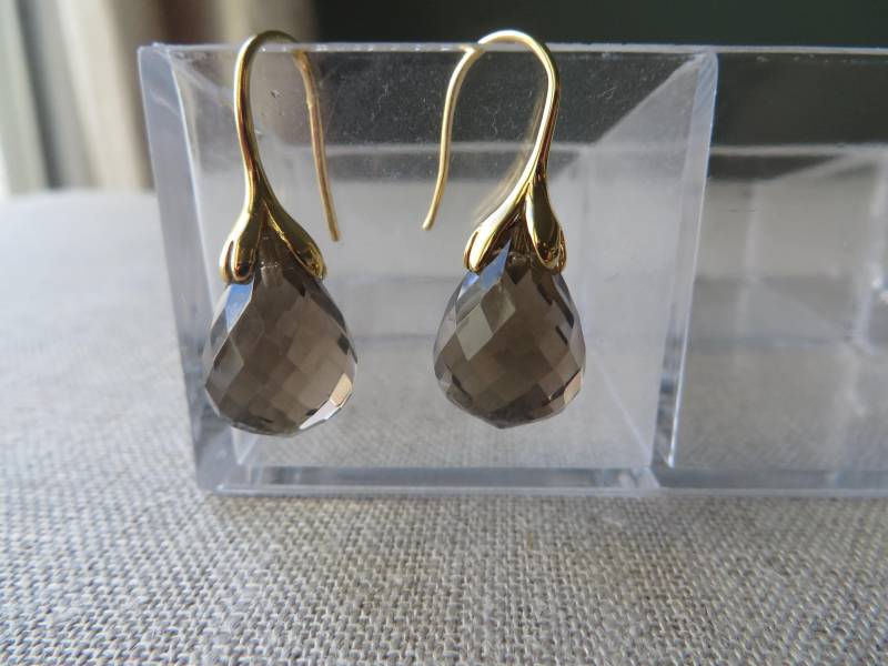 Facettierte Rauchquarz Teardrop Gold Ohrringe von CantateOculus